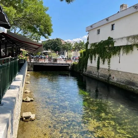 Apartment Et Garage Au Coeur De L'Isle-sur-la-Sorgue